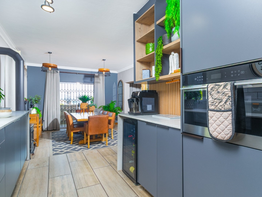 6 Bedroom Property for Sale in Kosmos Ridge North West